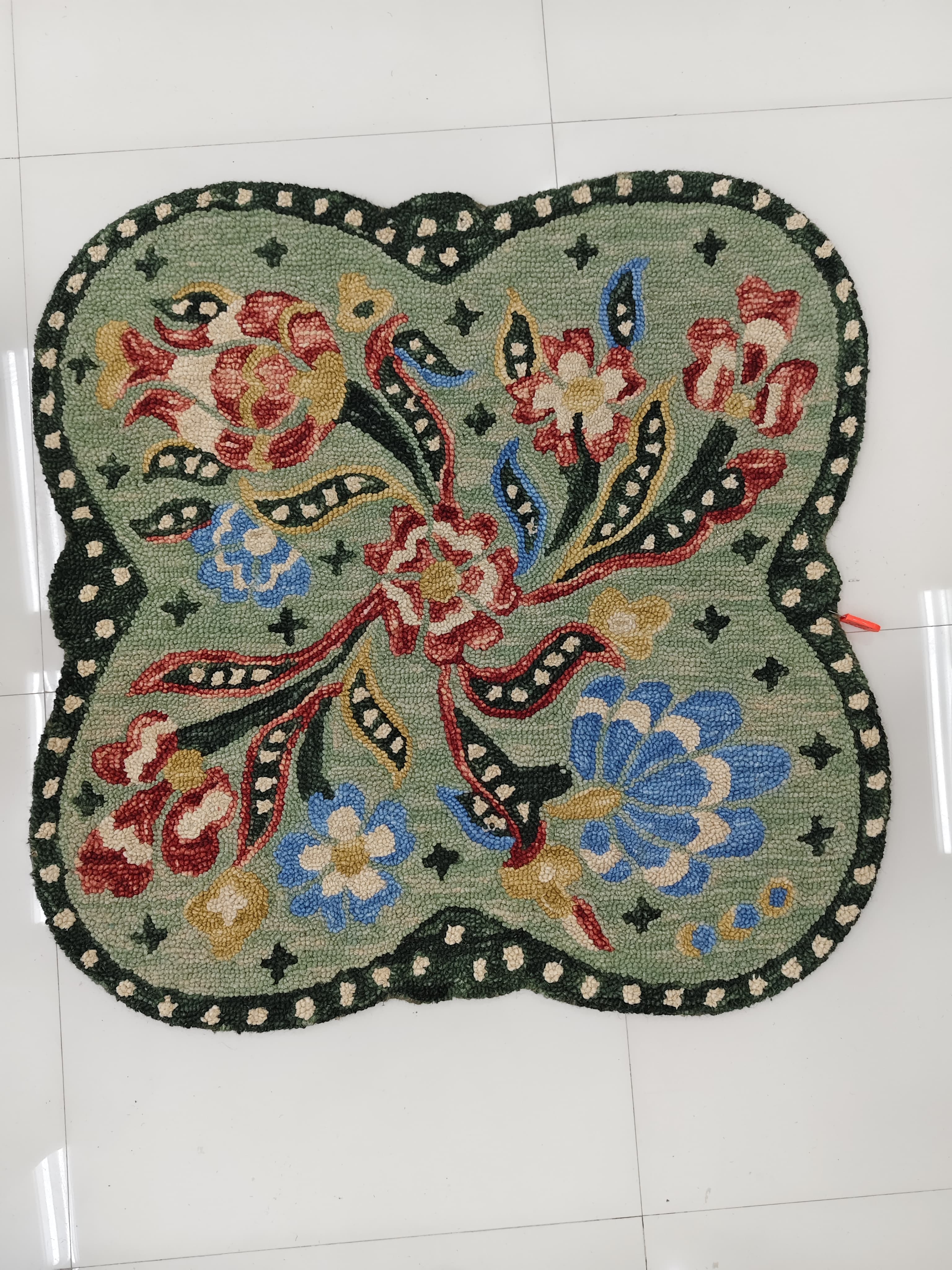 Handtufted Scatter - Design 11