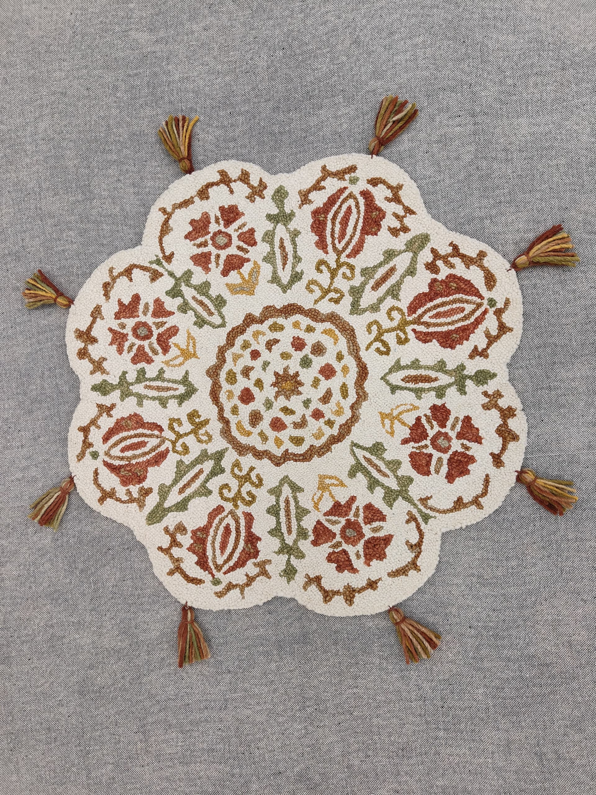 Handtufted Scatter - Design 18