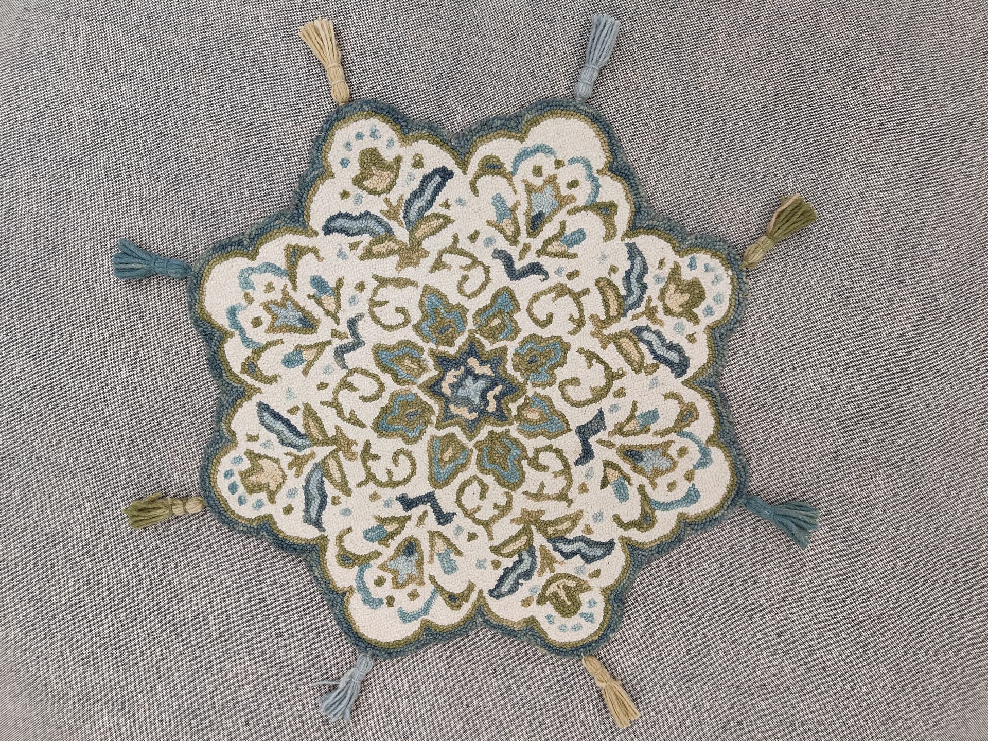 Handtufted Scatter - Design 21