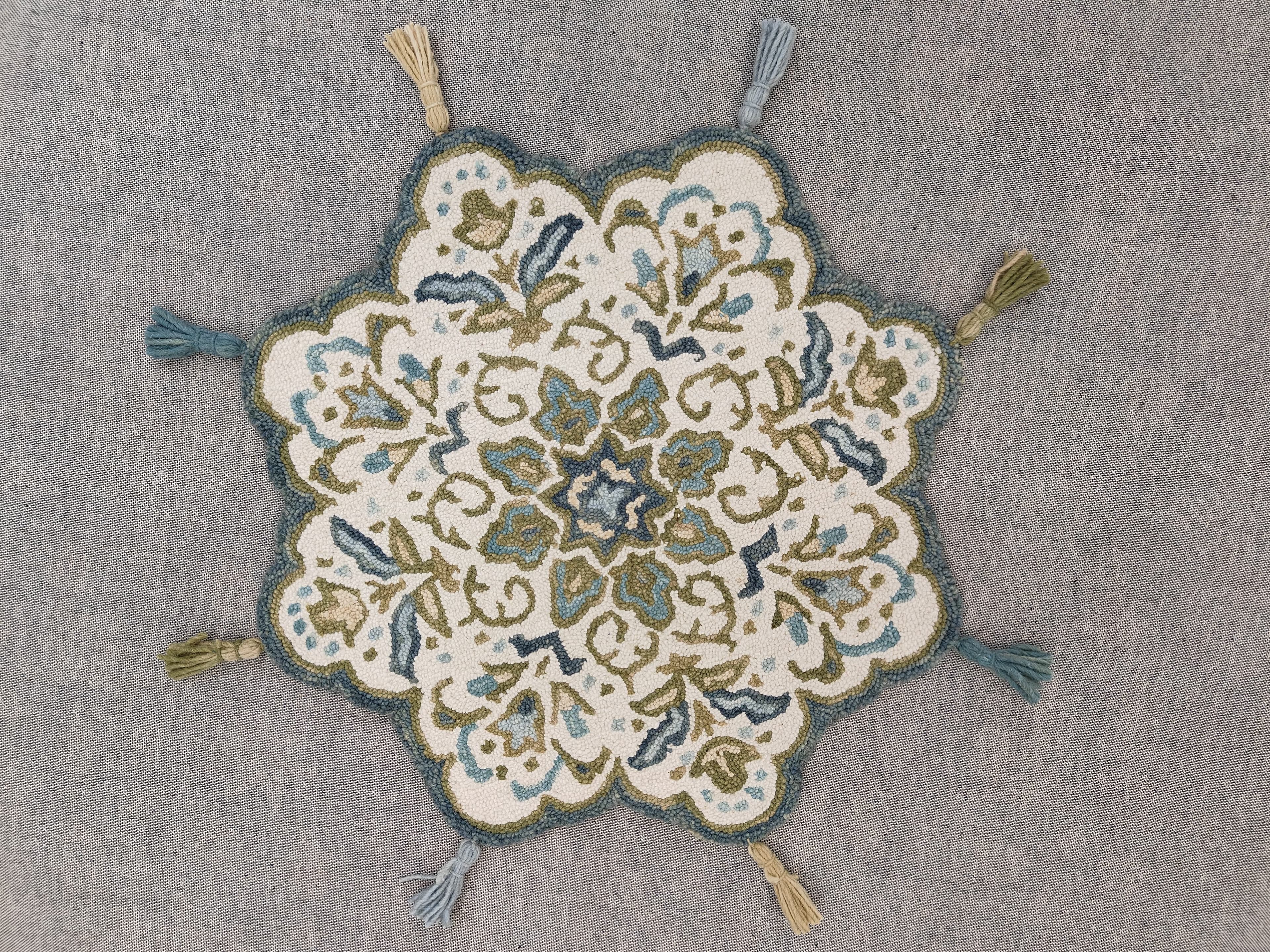 Handtufted Scatter - Design 21