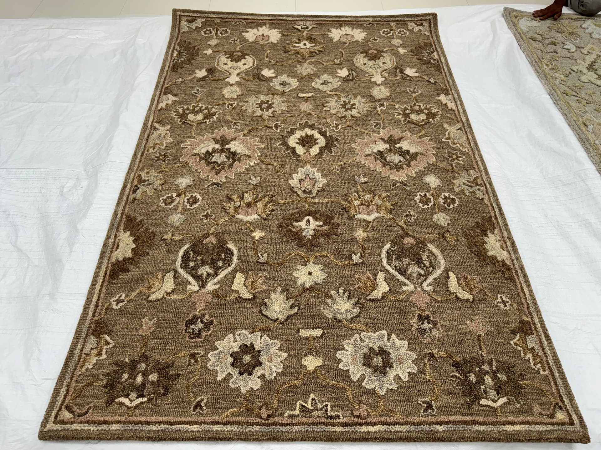 Handtufted Traditional - Design 10
