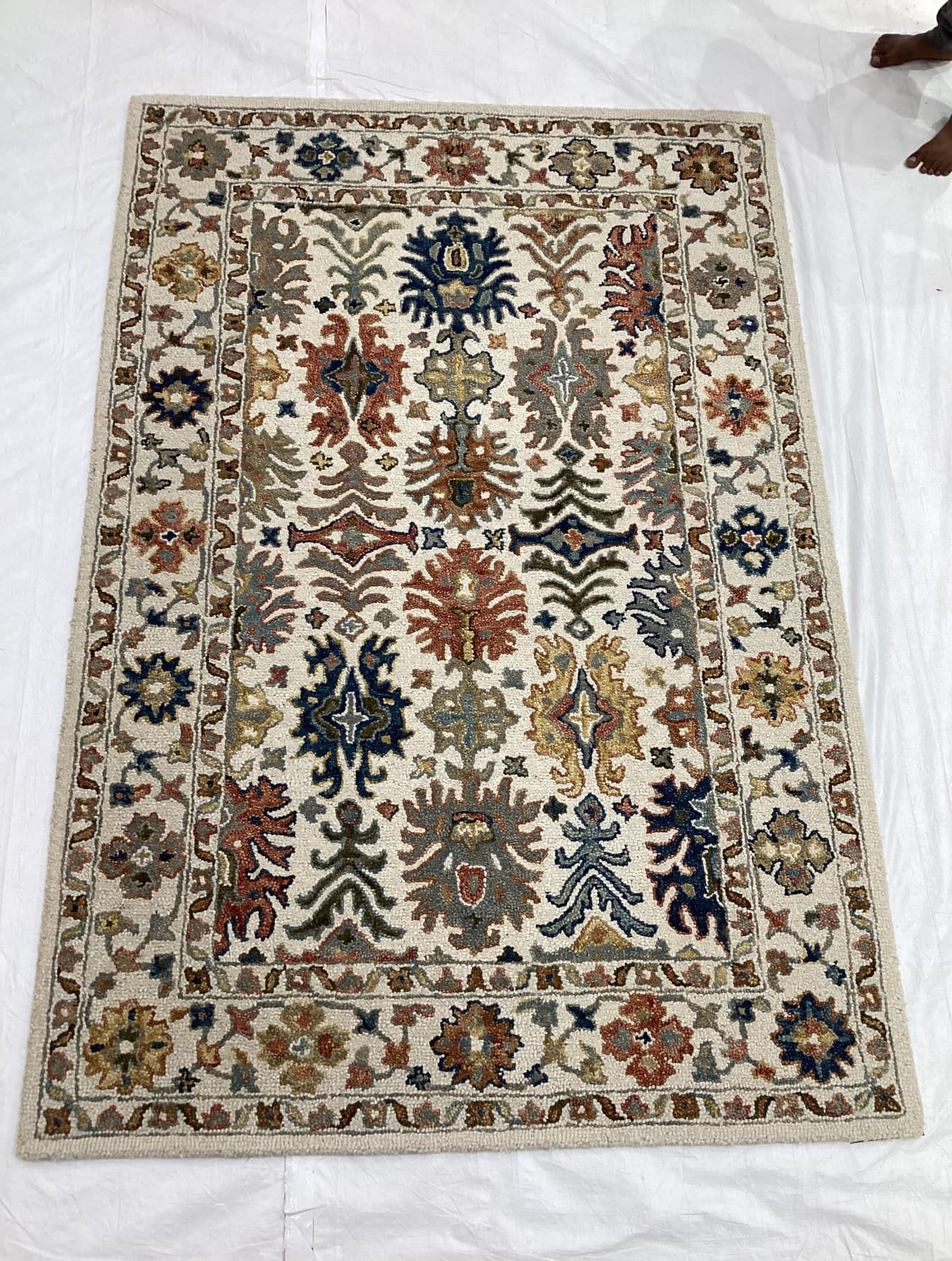 Handtufted Traditional - Design 3