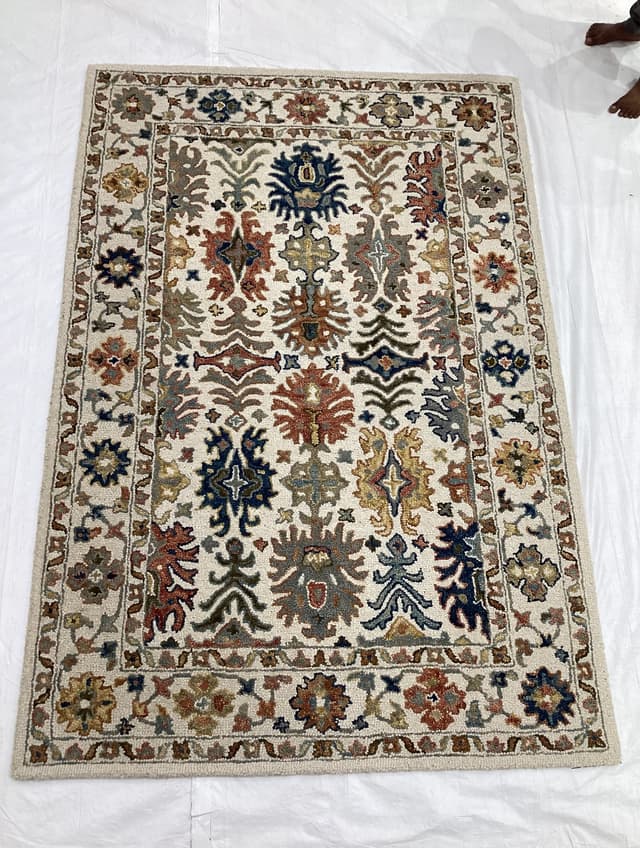 Handtufted Traditional - Related Design 3