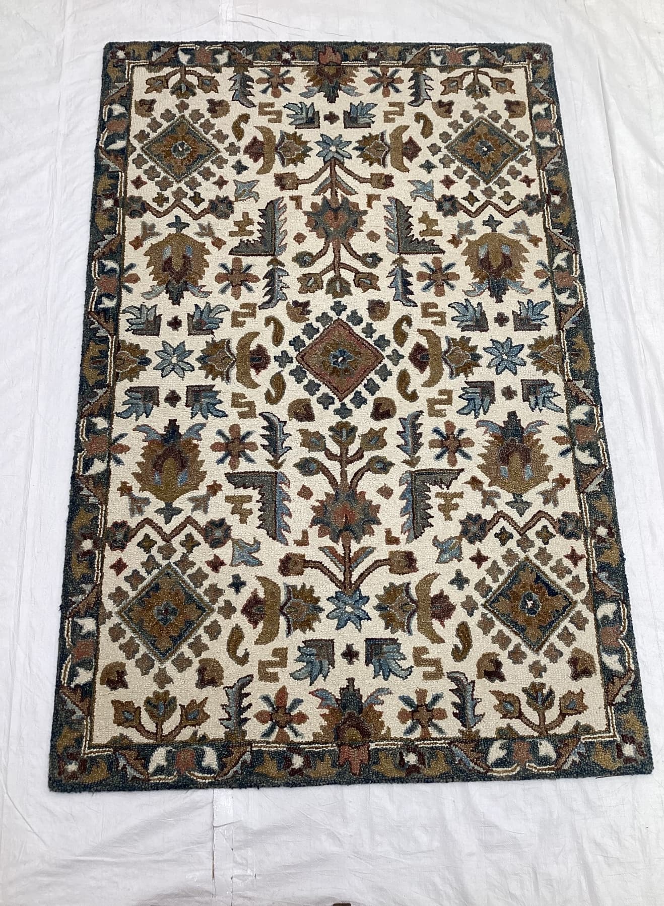 Handtufted Traditional - Design 4